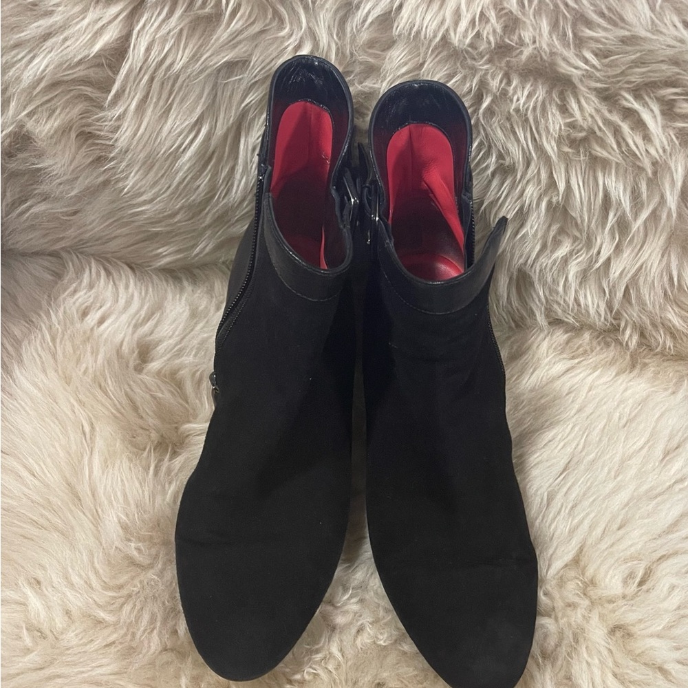 Pas de Rouge Black and Red Ankle Boots Suede and leather